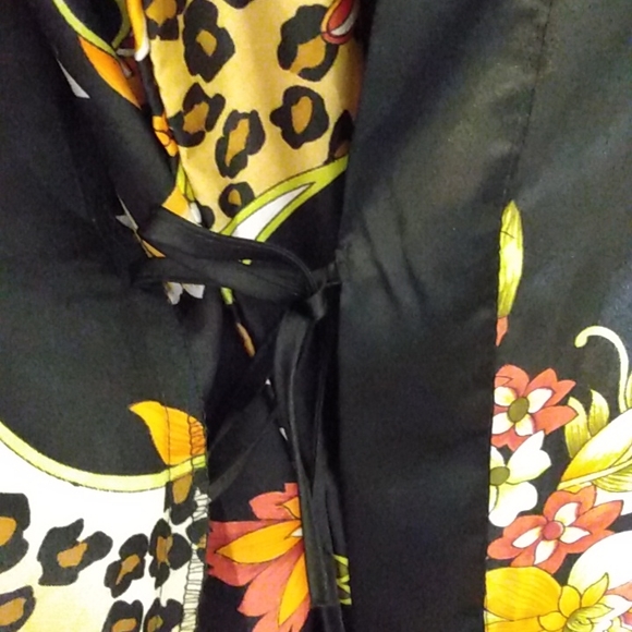 SANTE CLASSICS BLACK SATIN FLORAL KIMONO ROBE & CHEMISE 2-PC SET SIZE XL NWOT - Picture 6 of 12